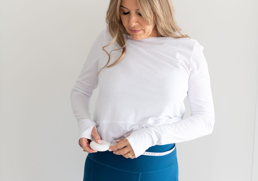 Woman inviting you into the website